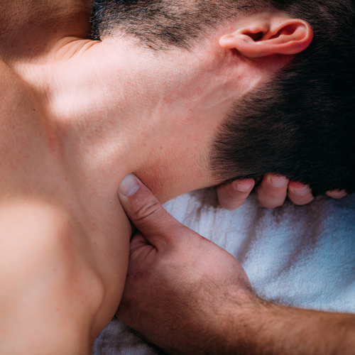 Massage am Nacken